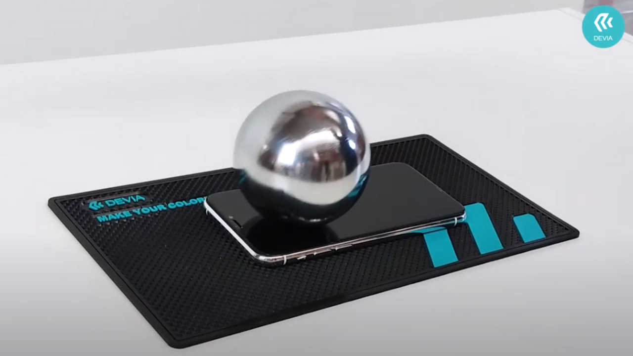 Test de resistencia de un protector de pantalla de hidrogel.